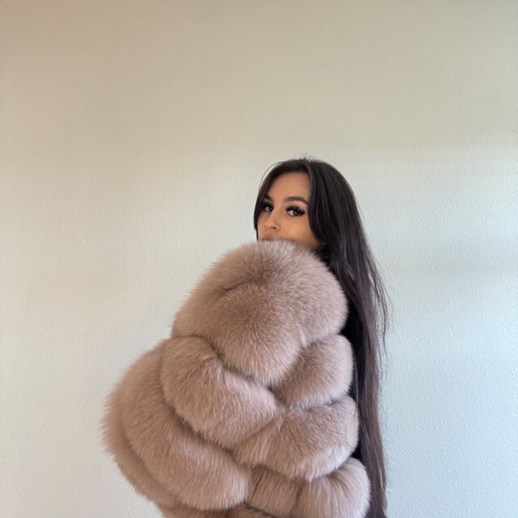 Fox Fur Coat - Picture 5 of 6